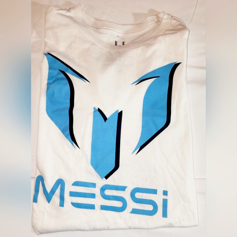 Messi mens white Tshirt size medium